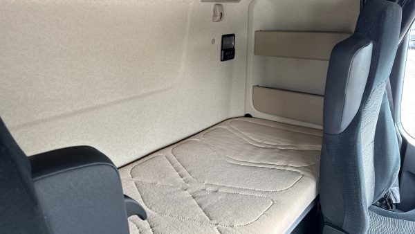 Mercedes-Benz Actros 1840LS StreamSpace - Image 30