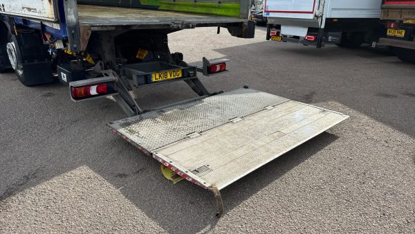 Mercedes-Benz Antos 2530 Curtainside with Tuckaway Taillift - Image 20