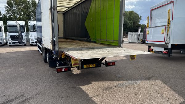 Mercedes-Benz Antos 2530 Curtainside with Tuckaway Taillift - Image 21