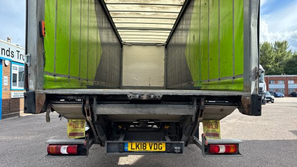Mercedes-Benz Antos 2530 Curtainside with Tuckaway Taillift - Image 27