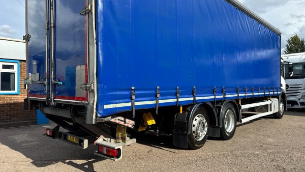 Mercedes-Benz Antos 2530 Curtainside with Tuckaway Taillift - Image 30