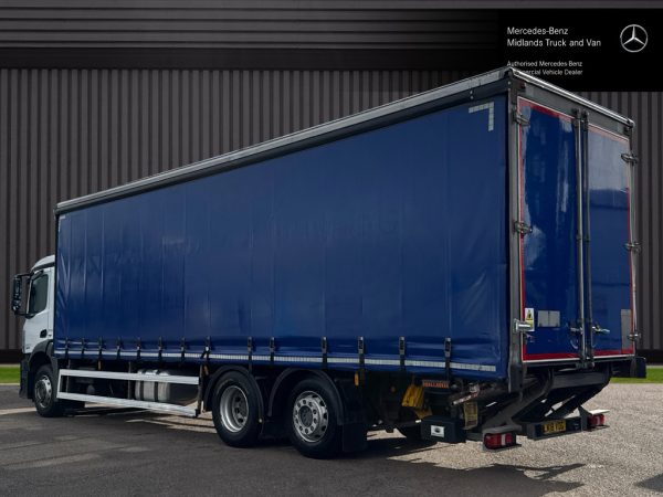Mercedes-Benz Antos 2530 Curtainside with Tuckaway Taillift - Image 4