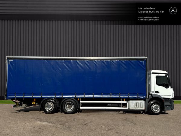 Mercedes-Benz Antos 2530 Curtainside with Tuckaway Taillift - Image 6