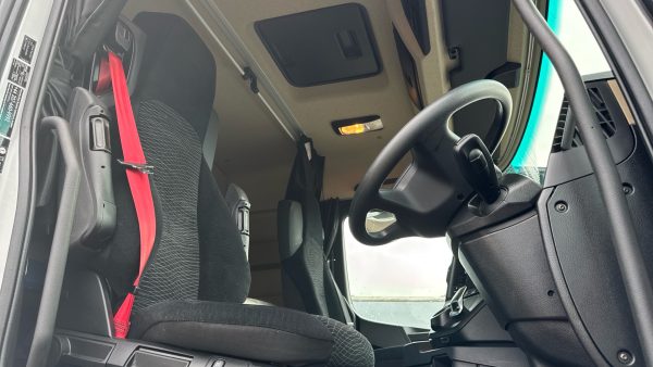 Mercedes-Benz Actros 5 1830L Stream Box with Taillift - Image 10
