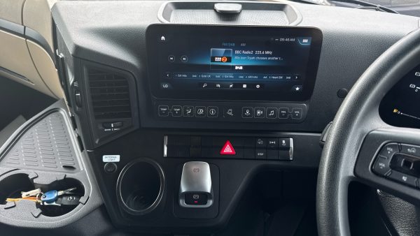Mercedes-Benz Actros 5 1830L Stream Box with Taillift - Image 11
