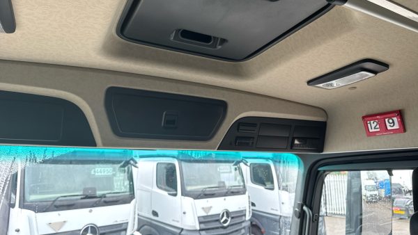 Mercedes-Benz Actros 5 1830L Stream Box with Taillift - Image 26