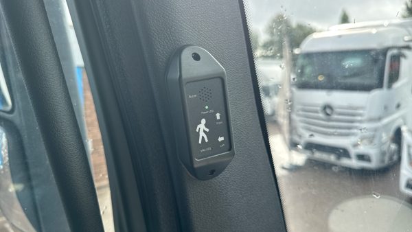 Mercedes-Benz Actros 5 1830L Stream Box with Taillift - Image 28