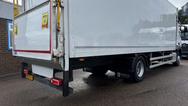 Mercedes-Benz Actros 5 1830L Stream Box with Taillift - Image 29