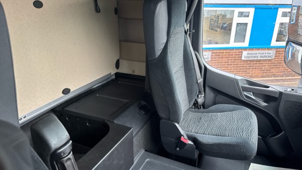Mercedes-Benz Actros 5 1830L Stream Box with Taillift - Image 33