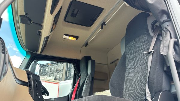 Mercedes-Benz Actros L 1830L Curtainside with Tuckaway Taillift 26FT - Image 9