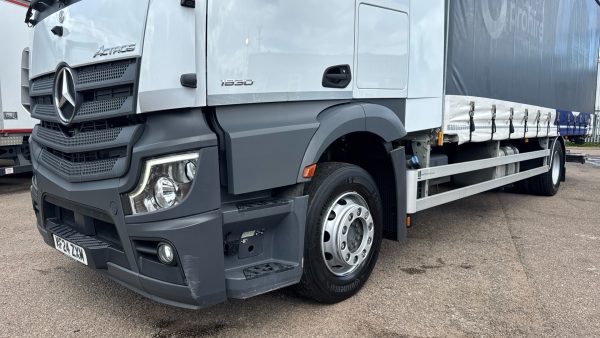 Mercedes-Benz Actros L 1830L Curtainside with Tuckaway Taillift 26FT - Image 26