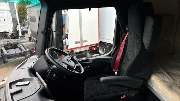 Mercedes-Benz Actros L 1830L Curtainside with Tuckaway Taillift 26FT - Image 37