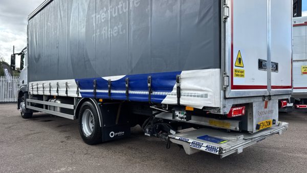 Mercedes-Benz Actros L 1830L Curtainside with Tuckaway Taillift 26FT - Image 39