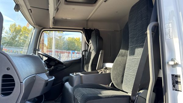 Mercedes-Benz Atego 818 Curtainside Sleeper - Image 9