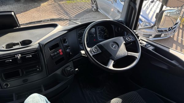 Mercedes-Benz Atego 818 Curtainside Sleeper - Image 10