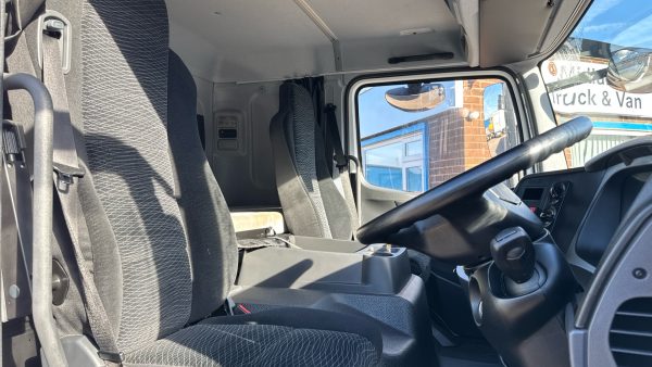 Mercedes-Benz Atego 818 Curtainside Sleeper - Image 11
