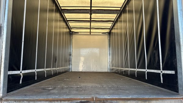 Mercedes-Benz Atego 818 Curtainside Sleeper - Image 17