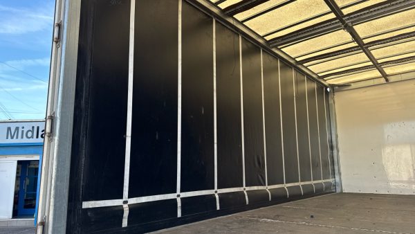 Mercedes-Benz Atego 818 Curtainside Sleeper - Image 19