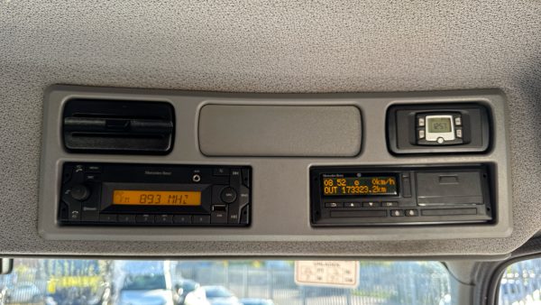 Mercedes-Benz Atego 818 Curtainside Sleeper - Image 20