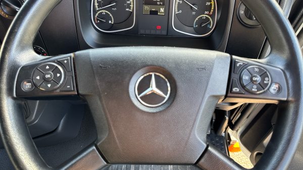 Mercedes-Benz Atego 818 Curtainside Sleeper - Image 22