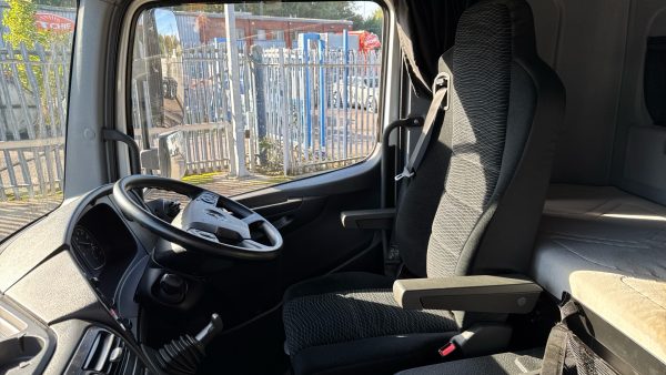 Mercedes-Benz Atego 818 Curtainside Sleeper - Image 25