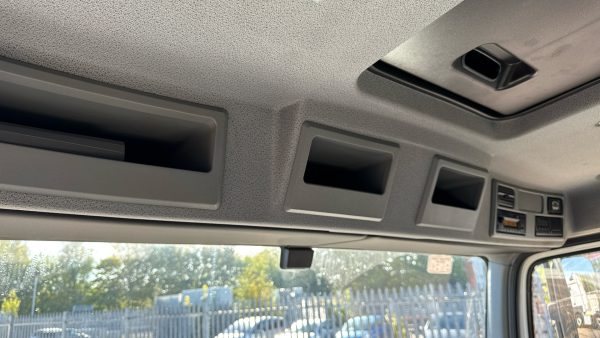 Mercedes-Benz Atego 818 Curtainside Sleeper - Image 27