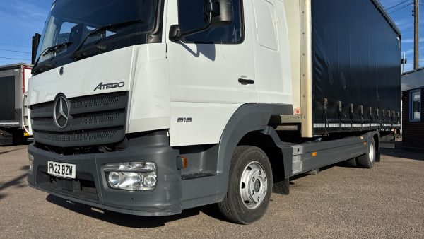 Mercedes-Benz Atego 818 Curtainside Sleeper - Image 30