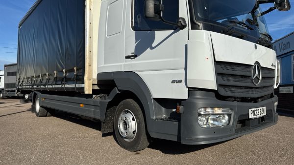 Mercedes-Benz Atego 818 Curtainside Sleeper - Image 32