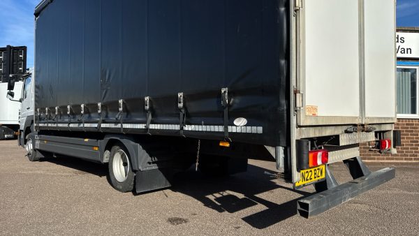 Mercedes-Benz Atego 818 Curtainside Sleeper - Image 33
