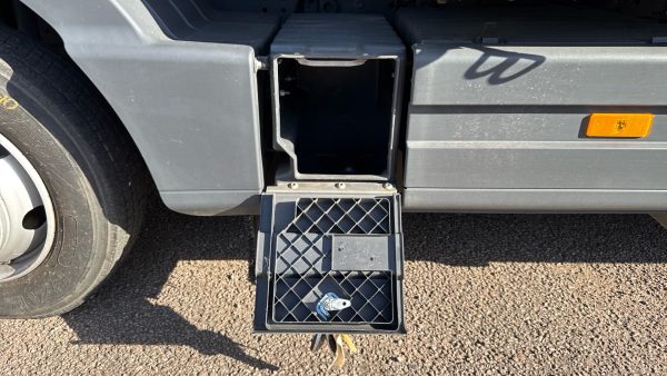 Mercedes-Benz Atego 818 Curtainside Sleeper - Image 36