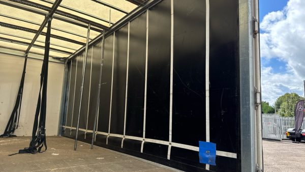 Mercedes-Benz Atego 818 Curtainside Sleeper - Image 17