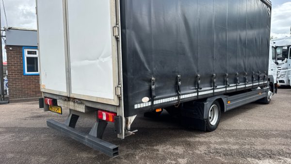Mercedes-Benz Atego 818 Curtainside Sleeper - Image 21