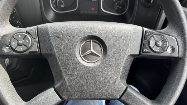 Mercedes-Benz Atego 818 Curtainside Sleeper - Image 23