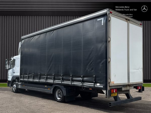 Mercedes-Benz Atego 818 Curtainside Sleeper - Image 4