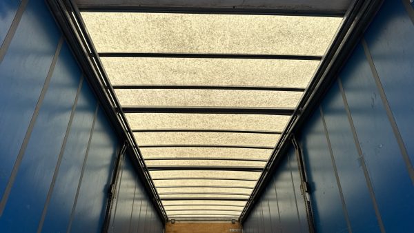 Mercedes-Benz Actros 2532 Curtainside with Taillift - Image 13