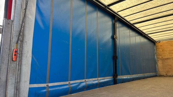 Mercedes-Benz Actros 2532 Curtainside with Taillift - Image 16