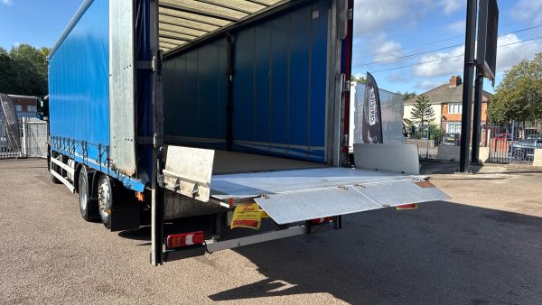 Mercedes-Benz Actros 2532 Curtainside with Taillift - Image 19
