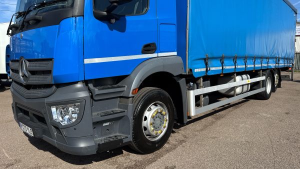 Mercedes-Benz Actros 2532 Curtainside with Taillift - Image 26