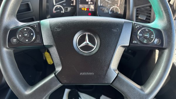 Mercedes-Benz Actros 2532 Curtainside with Taillift - Image 28