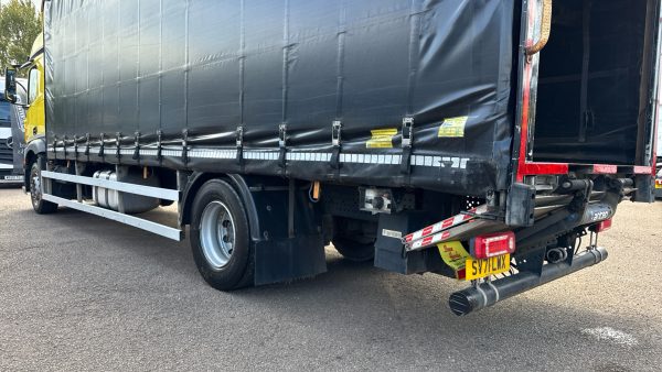 Mercedes-Benz Actros 1827L 170 Stream Curtainside with Taillift - Image 23