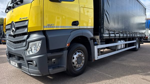 Mercedes-Benz Actros 1827L 170 Stream Curtainside with Taillift - Image 24