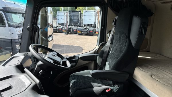 Mercedes-Benz Actros 1827L 170 Stream Curtainside with Taillift - Image 30