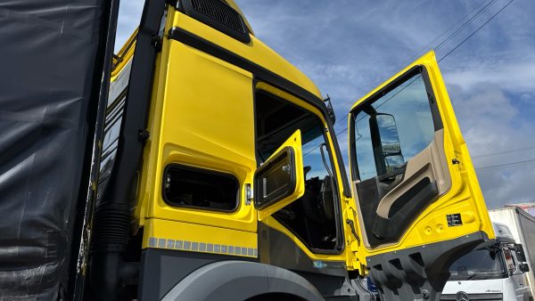 Mercedes-Benz Actros 1827L 170 Stream Curtainside with Taillift - Image 36