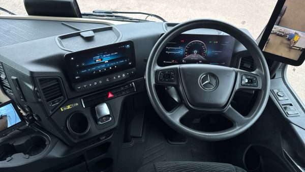 Mercedes-Benz Actros 2545LS BigSpace - Image 9