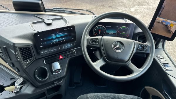 Mercedes-Benz Actros 2545LS StreamSpace - Image 10