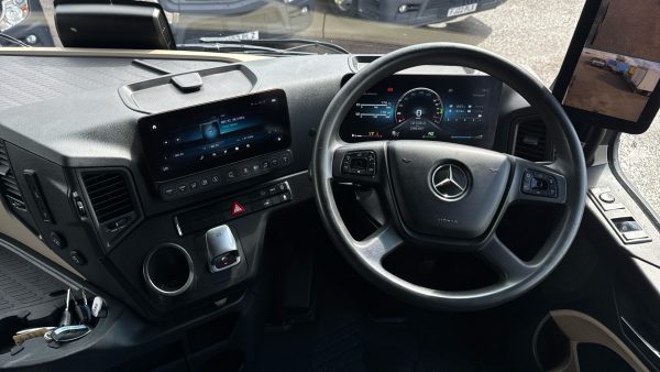Mercedes-Benz Actros 2545LS Streamspace - Image 9