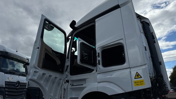 Mercedes-Benz Actros 2545LS Streamspace - Image 17