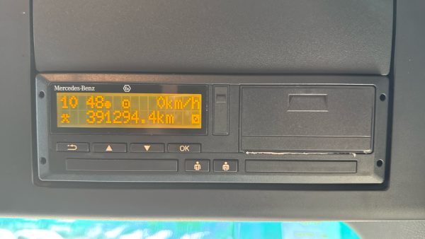 Mercedes-Benz Antos 1824 Curtainside - Image 14