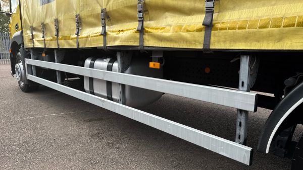 Mercedes-Benz Antos 1824 Curtainside - Image 21