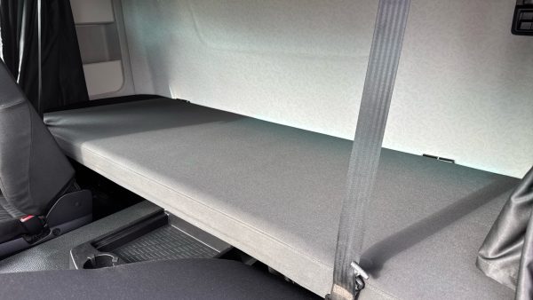 Mercedes-Benz Antos 1824 Curtainside - Image 26